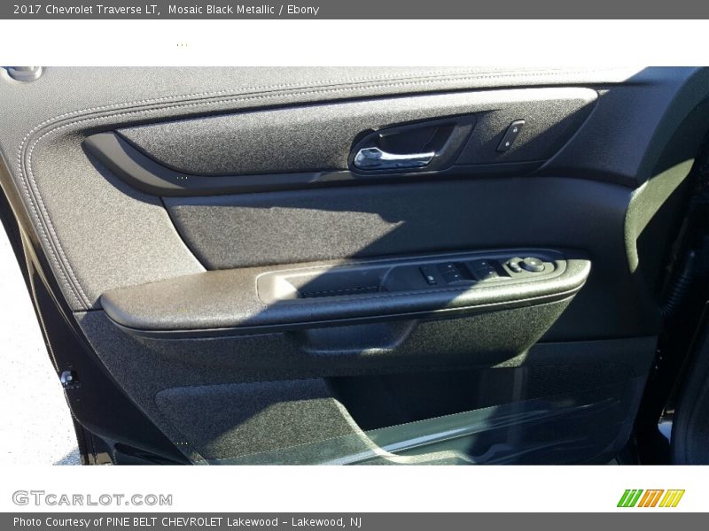 Mosaic Black Metallic / Ebony 2017 Chevrolet Traverse LT