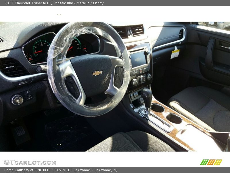 Mosaic Black Metallic / Ebony 2017 Chevrolet Traverse LT
