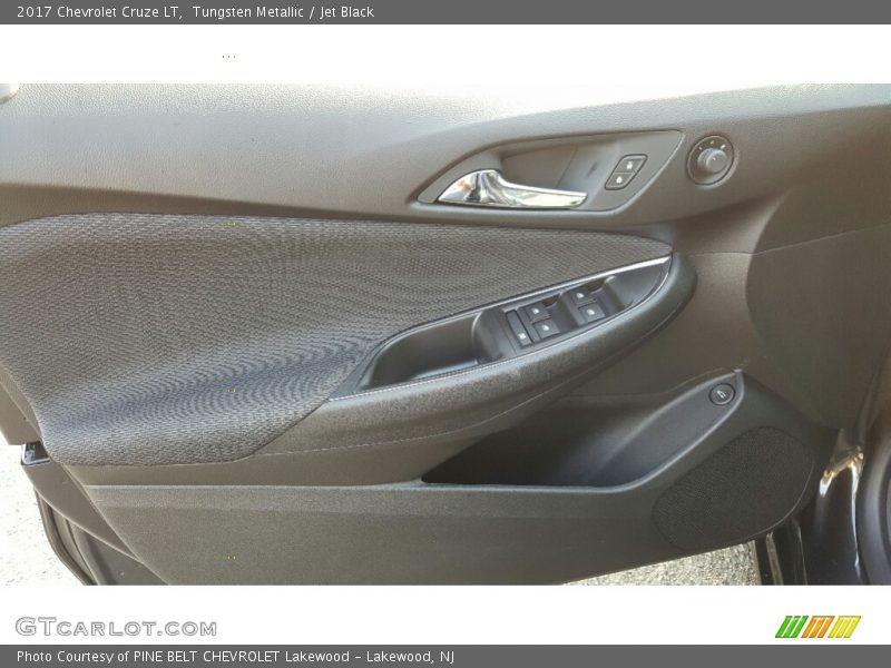 Tungsten Metallic / Jet Black 2017 Chevrolet Cruze LT