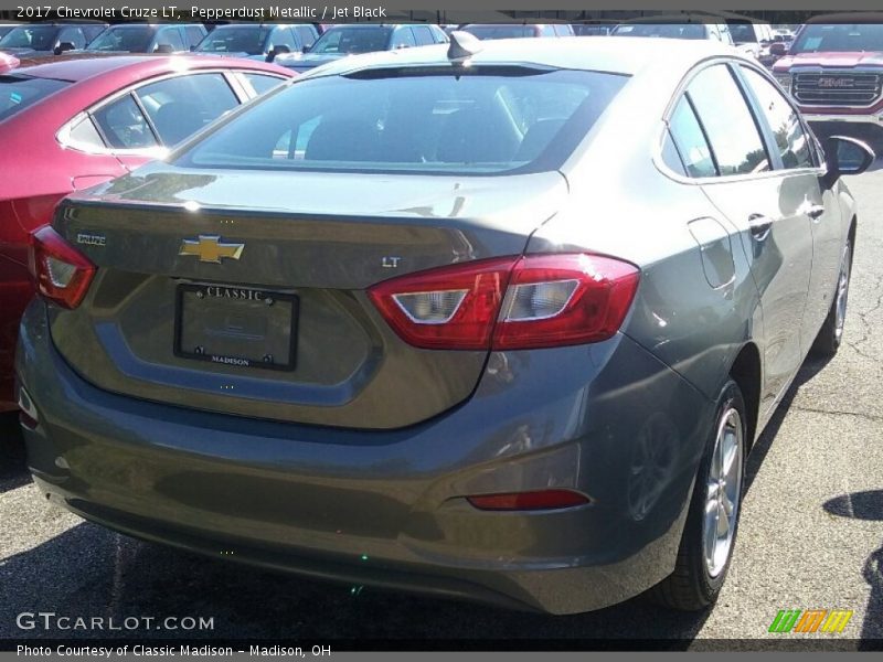 Pepperdust Metallic / Jet Black 2017 Chevrolet Cruze LT