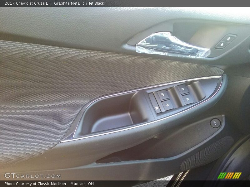 Graphite Metallic / Jet Black 2017 Chevrolet Cruze LT