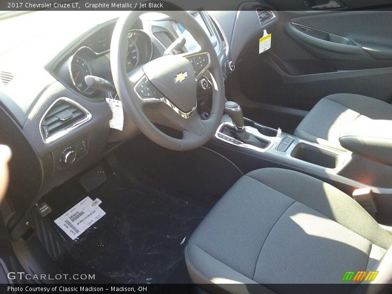 Graphite Metallic / Jet Black 2017 Chevrolet Cruze LT