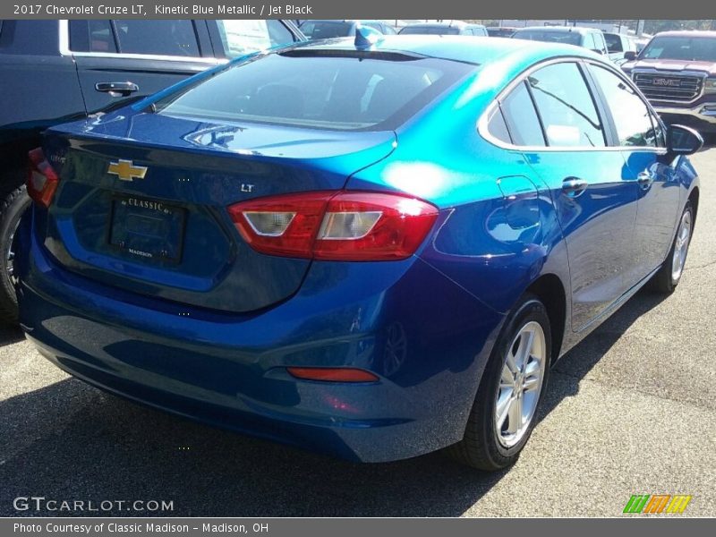 Kinetic Blue Metallic / Jet Black 2017 Chevrolet Cruze LT