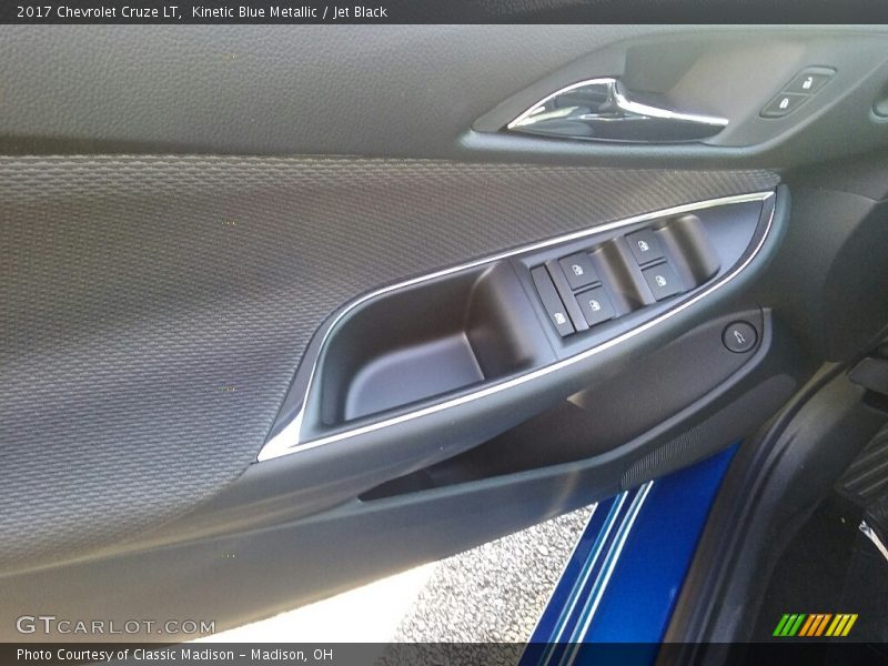 Kinetic Blue Metallic / Jet Black 2017 Chevrolet Cruze LT