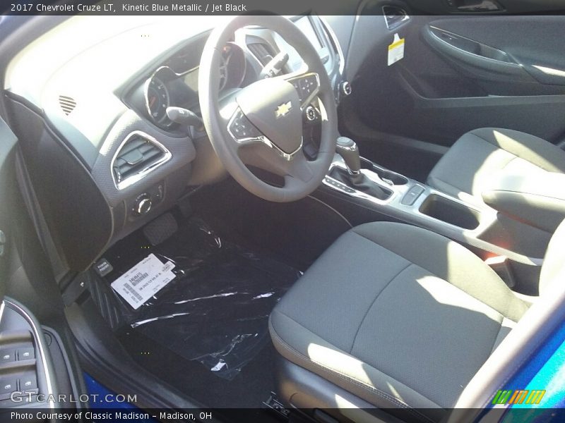 Kinetic Blue Metallic / Jet Black 2017 Chevrolet Cruze LT
