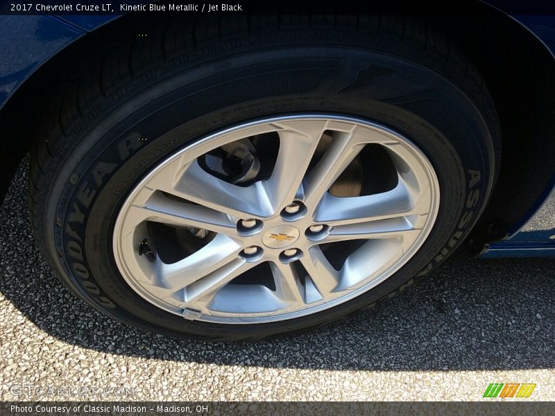 Kinetic Blue Metallic / Jet Black 2017 Chevrolet Cruze LT