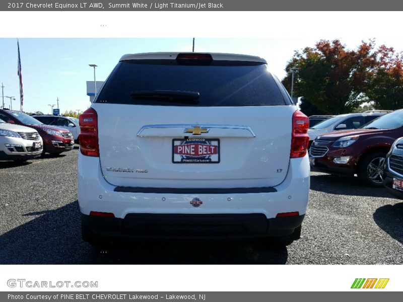 Summit White / Light Titanium/Jet Black 2017 Chevrolet Equinox LT AWD