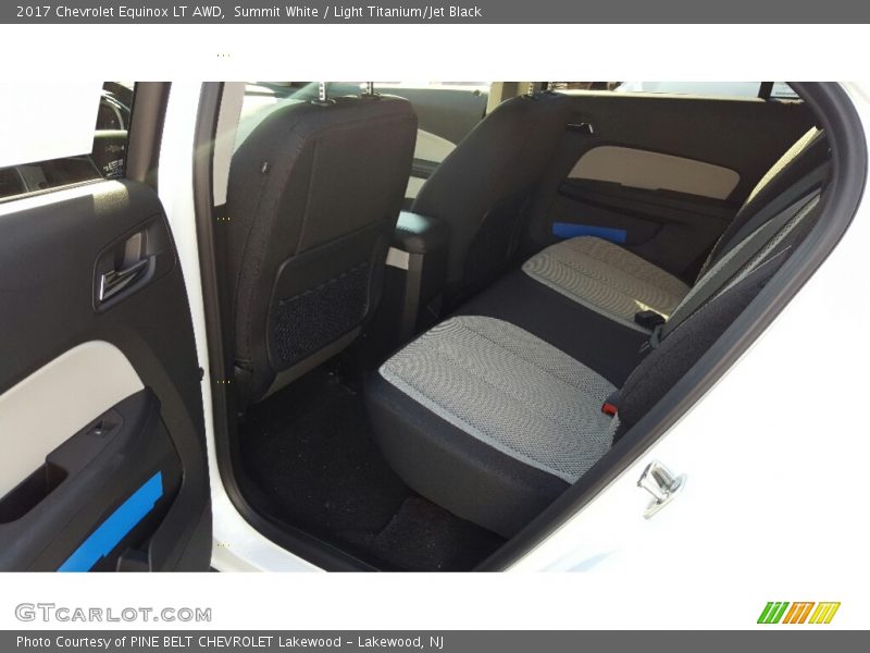 Summit White / Light Titanium/Jet Black 2017 Chevrolet Equinox LT AWD