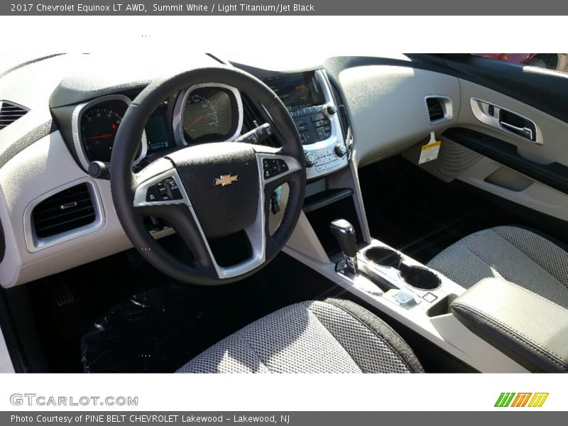 Summit White / Light Titanium/Jet Black 2017 Chevrolet Equinox LT AWD