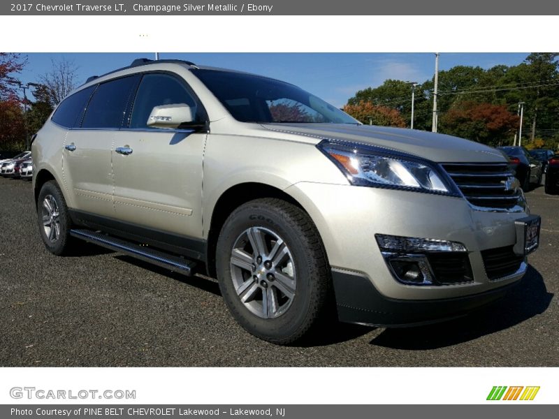 Champagne Silver Metallic / Ebony 2017 Chevrolet Traverse LT