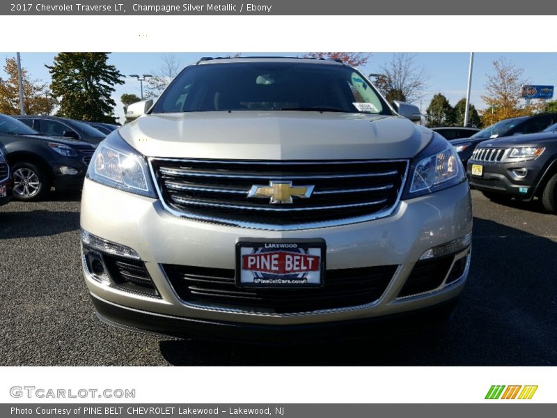 Champagne Silver Metallic / Ebony 2017 Chevrolet Traverse LT