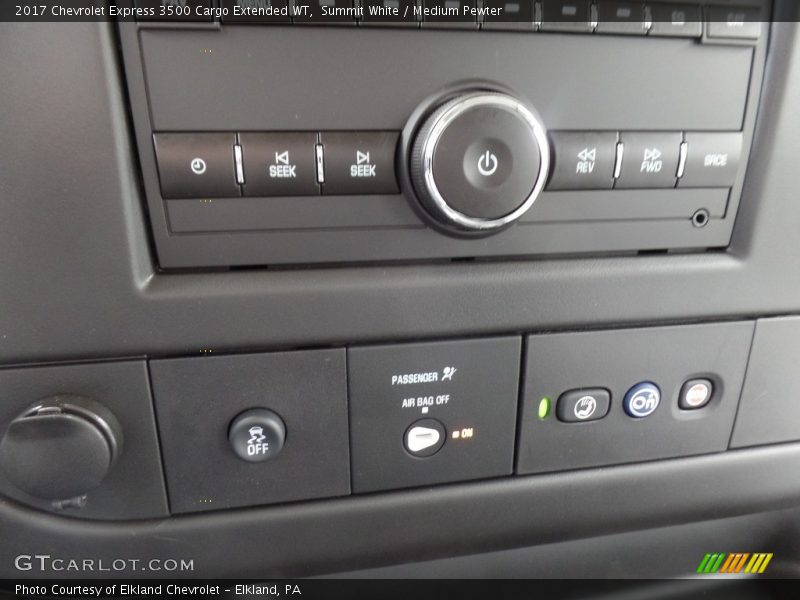 Summit White / Medium Pewter 2017 Chevrolet Express 3500 Cargo Extended WT