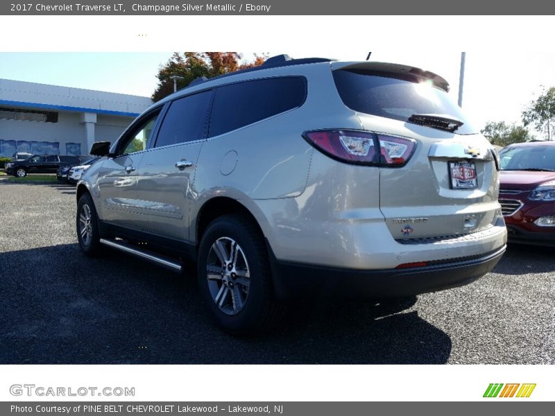 Champagne Silver Metallic / Ebony 2017 Chevrolet Traverse LT