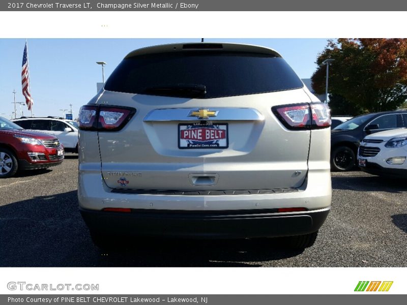 Champagne Silver Metallic / Ebony 2017 Chevrolet Traverse LT