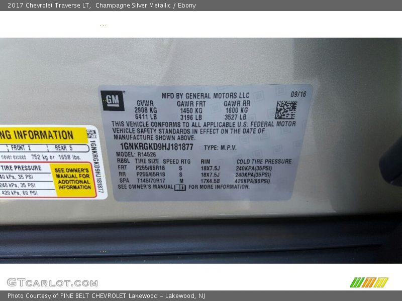 Champagne Silver Metallic / Ebony 2017 Chevrolet Traverse LT