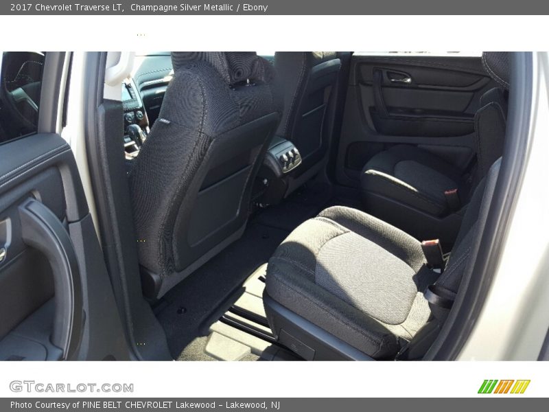 Champagne Silver Metallic / Ebony 2017 Chevrolet Traverse LT