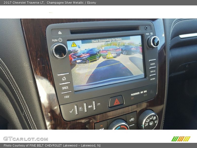 Champagne Silver Metallic / Ebony 2017 Chevrolet Traverse LT