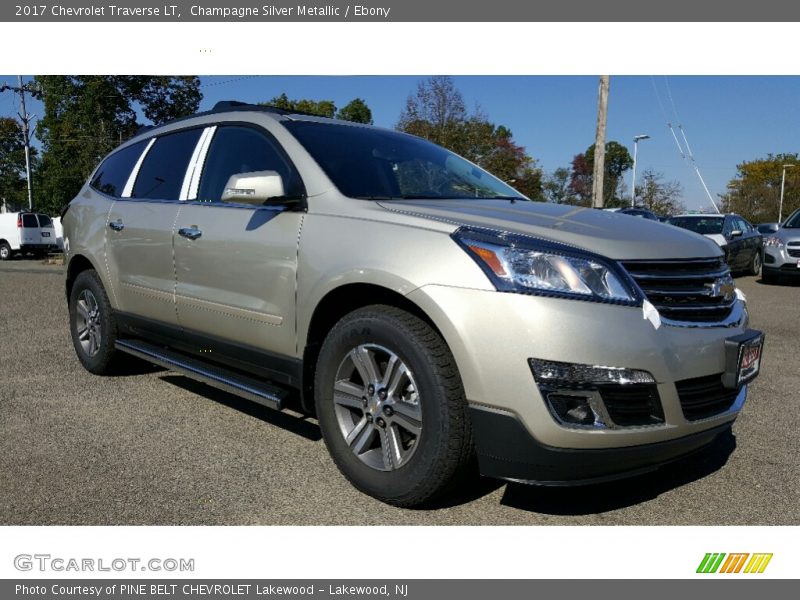 Champagne Silver Metallic / Ebony 2017 Chevrolet Traverse LT