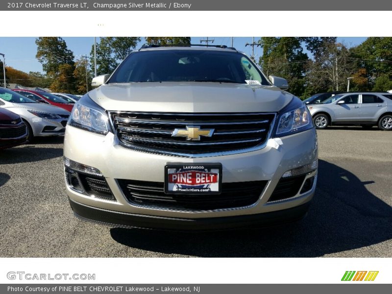 Champagne Silver Metallic / Ebony 2017 Chevrolet Traverse LT