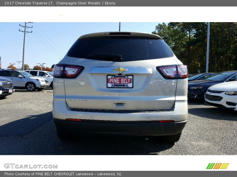 Champagne Silver Metallic / Ebony 2017 Chevrolet Traverse LT