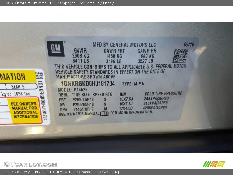 Champagne Silver Metallic / Ebony 2017 Chevrolet Traverse LT