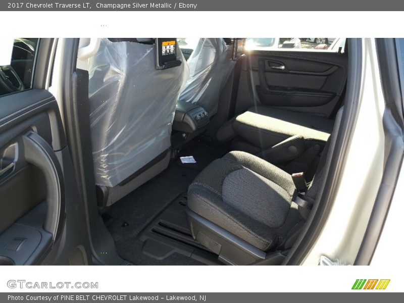 Champagne Silver Metallic / Ebony 2017 Chevrolet Traverse LT