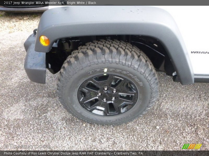 Bright White / Black 2017 Jeep Wrangler Willys Wheeler 4x4