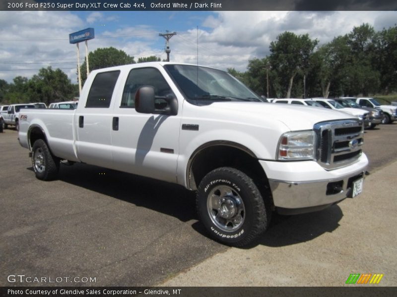 Front 3/4 View of 2006 F250 Super Duty XLT Crew Cab 4x4