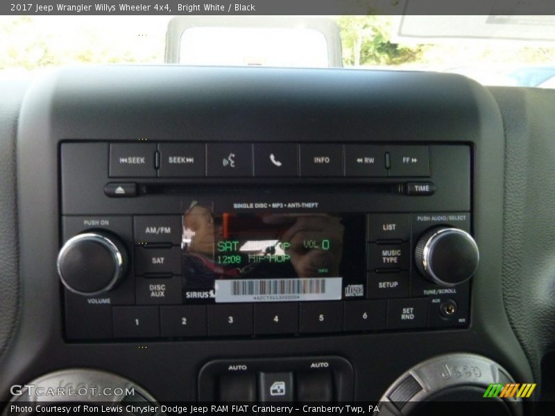 Bright White / Black 2017 Jeep Wrangler Willys Wheeler 4x4