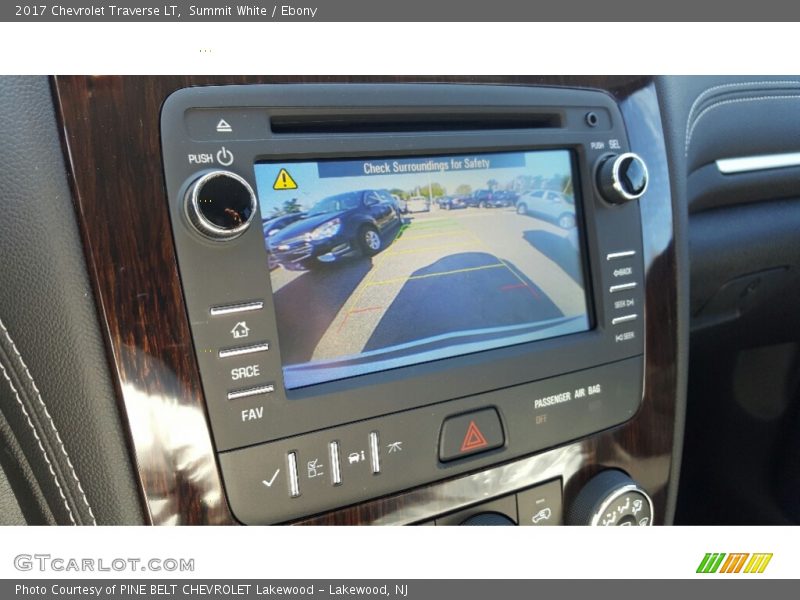 Summit White / Ebony 2017 Chevrolet Traverse LT