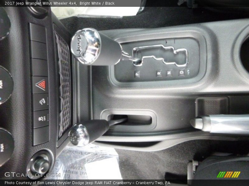 Bright White / Black 2017 Jeep Wrangler Willys Wheeler 4x4