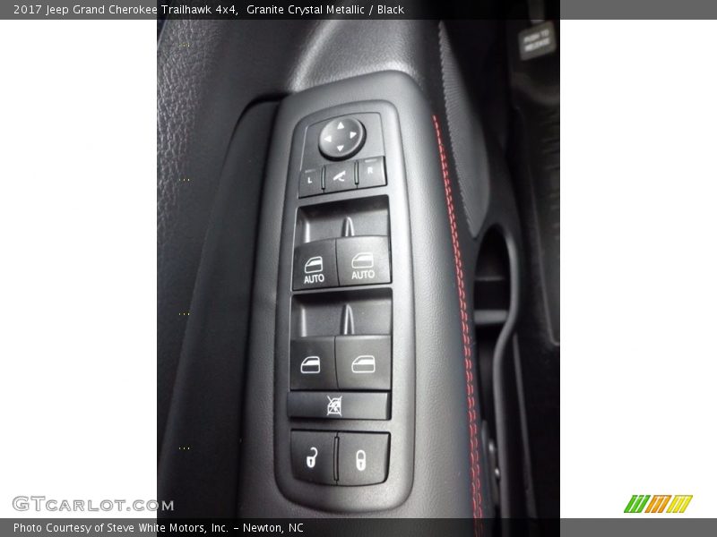 Controls of 2017 Grand Cherokee Trailhawk 4x4