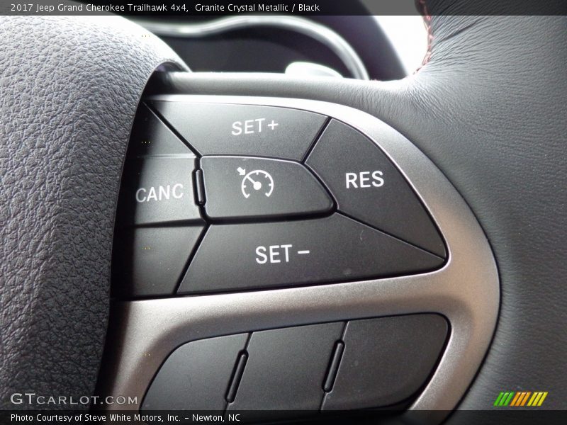 Controls of 2017 Grand Cherokee Trailhawk 4x4