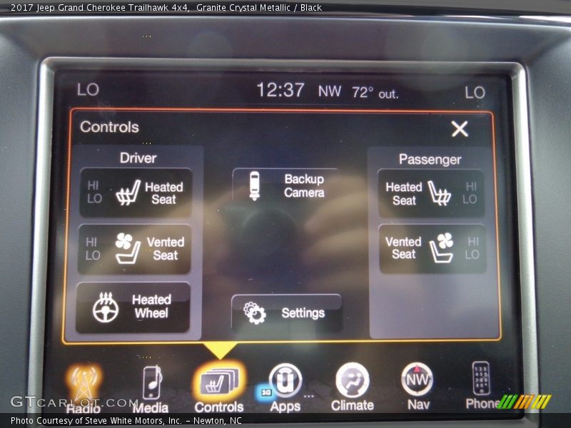 Controls of 2017 Grand Cherokee Trailhawk 4x4