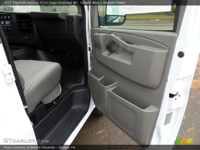 Summit White / Medium Pewter 2017 Chevrolet Express 3500 Cargo Extended WT