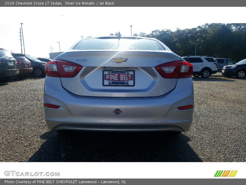 Silver Ice Metallic / Jet Black 2016 Chevrolet Cruze LT Sedan
