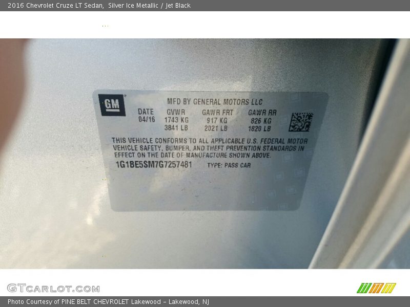 Silver Ice Metallic / Jet Black 2016 Chevrolet Cruze LT Sedan