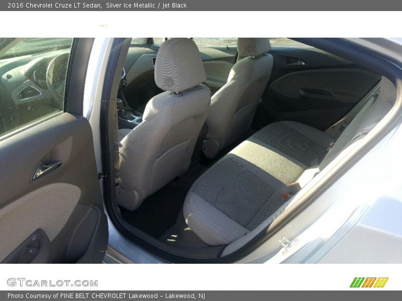 Silver Ice Metallic / Jet Black 2016 Chevrolet Cruze LT Sedan