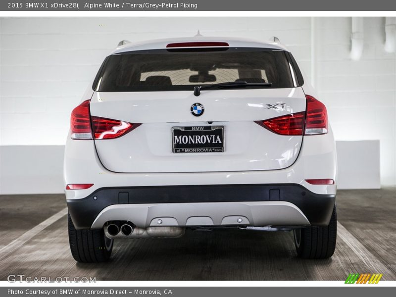 Alpine White / Terra/Grey-Petrol Piping 2015 BMW X1 xDrive28i