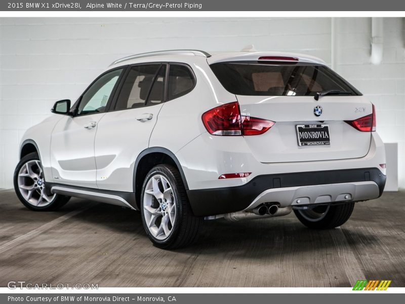 Alpine White / Terra/Grey-Petrol Piping 2015 BMW X1 xDrive28i