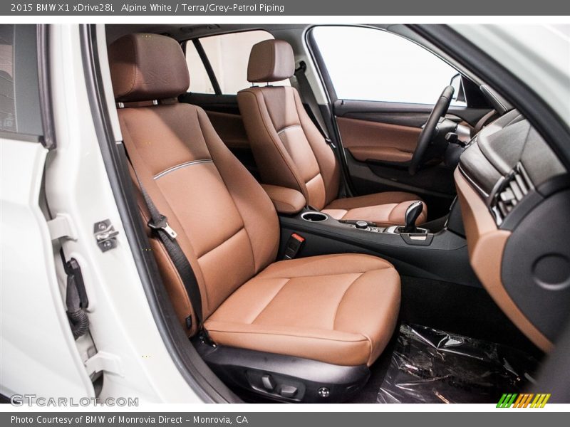 Alpine White / Terra/Grey-Petrol Piping 2015 BMW X1 xDrive28i