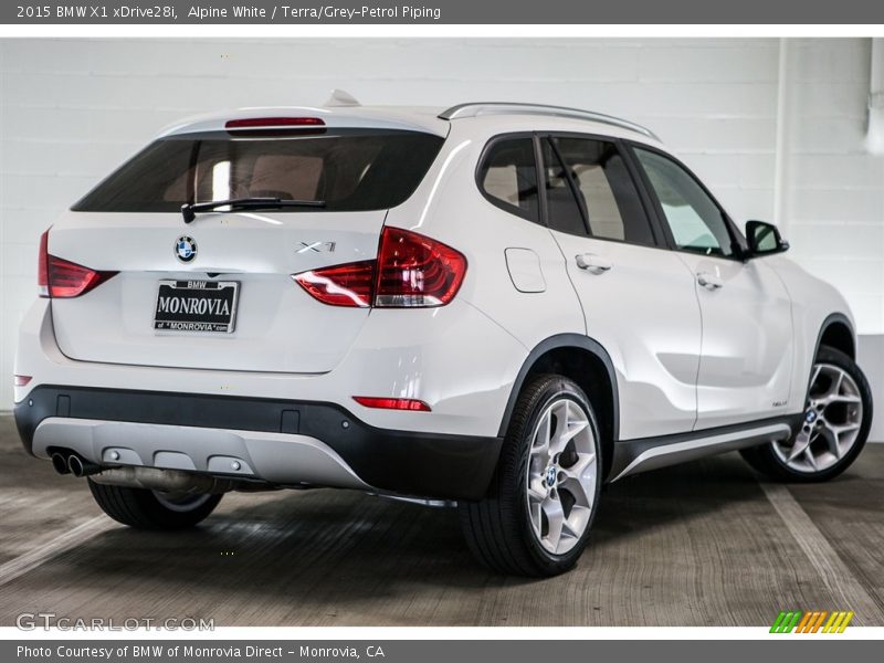 Alpine White / Terra/Grey-Petrol Piping 2015 BMW X1 xDrive28i