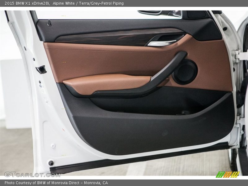 Alpine White / Terra/Grey-Petrol Piping 2015 BMW X1 xDrive28i