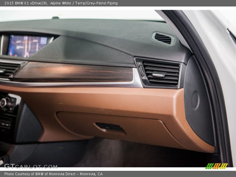 Alpine White / Terra/Grey-Petrol Piping 2015 BMW X1 xDrive28i