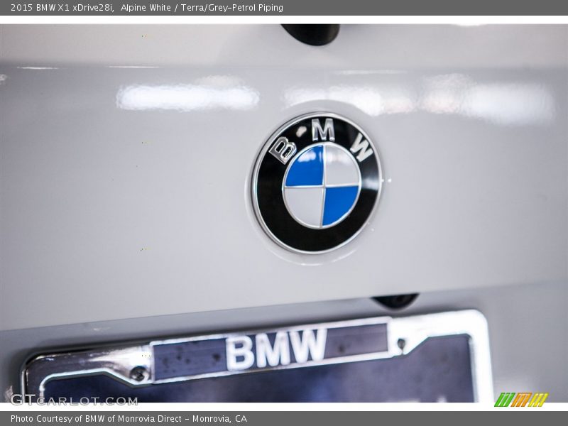 Alpine White / Terra/Grey-Petrol Piping 2015 BMW X1 xDrive28i