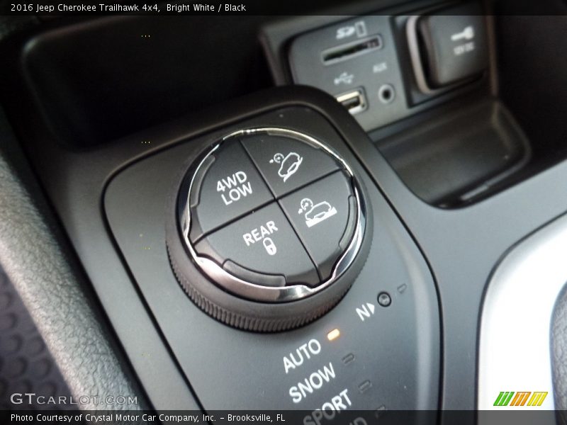 Bright White / Black 2016 Jeep Cherokee Trailhawk 4x4