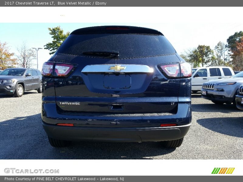 Blue Velvet Metallic / Ebony 2017 Chevrolet Traverse LT