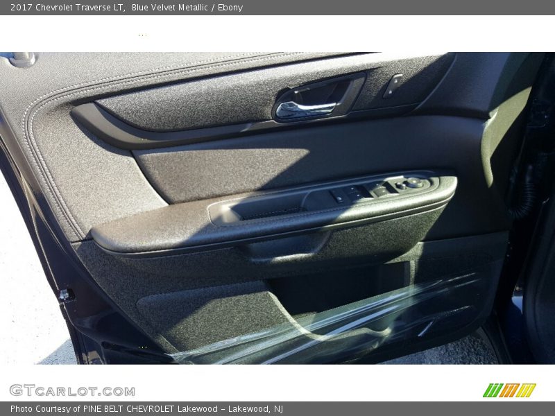 Blue Velvet Metallic / Ebony 2017 Chevrolet Traverse LT