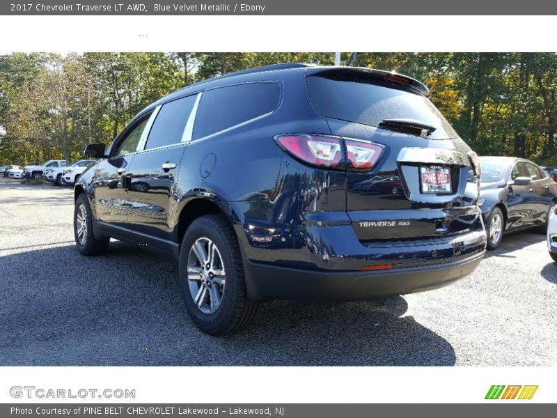 Blue Velvet Metallic / Ebony 2017 Chevrolet Traverse LT AWD