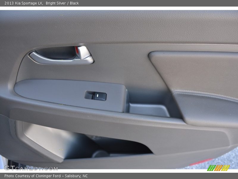 Bright Silver / Black 2013 Kia Sportage LX